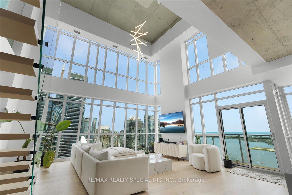 15 Iceboat Terrace PH06, Toronto Unit: PH06