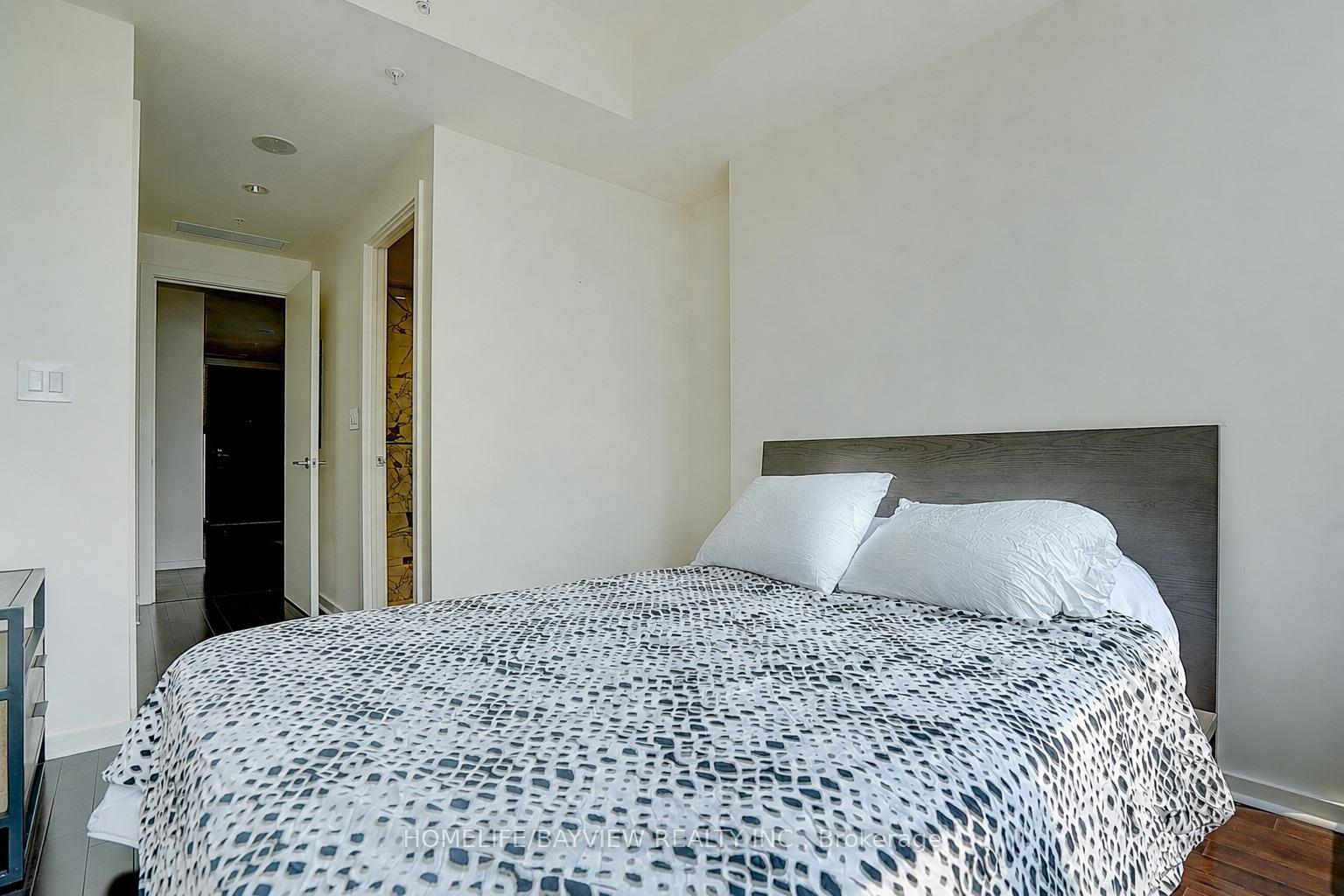 180 University Avenue 3509, Toronto Unit: 3509