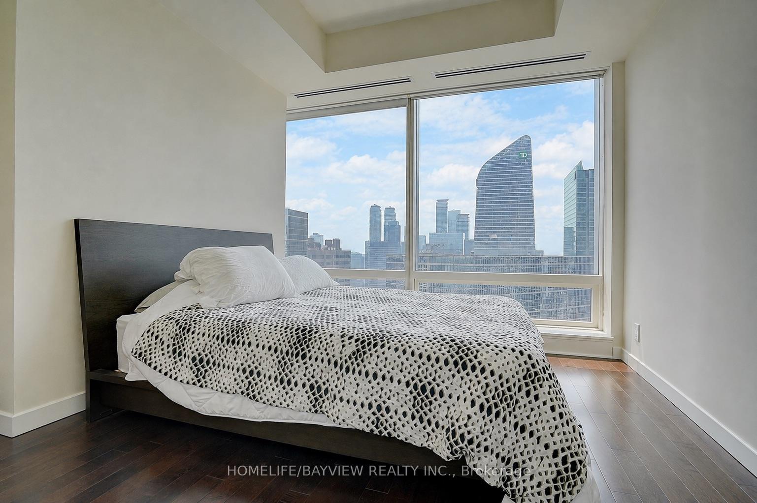 180 University Avenue 3509, Toronto Unit: 3509