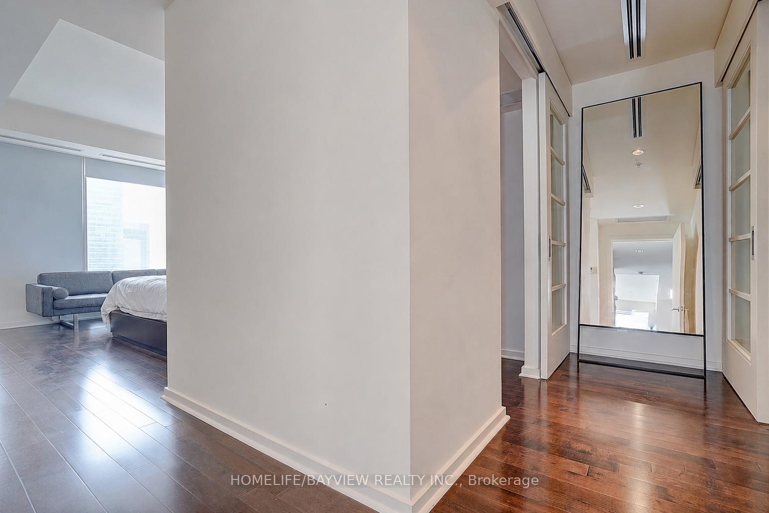 180 University Avenue 3509, Toronto Unit: 3509