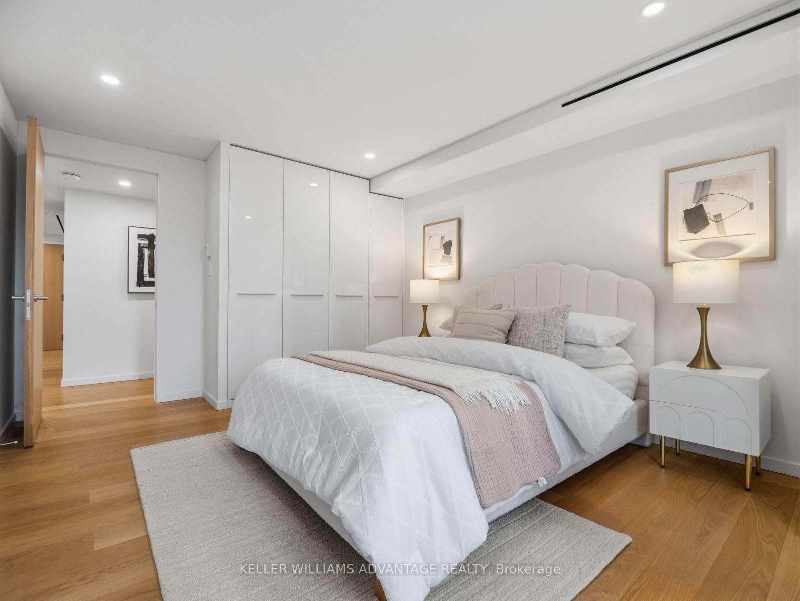 1166 Bay Street 1002, Toronto Unit: 1002