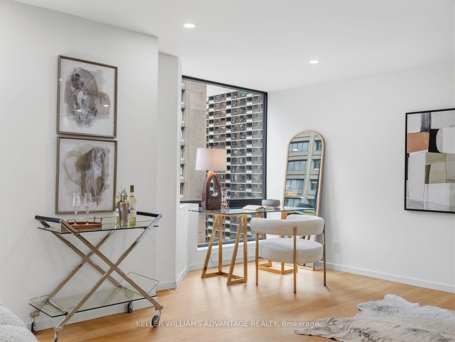 1166 Bay Street 1002, Toronto Unit: 1002