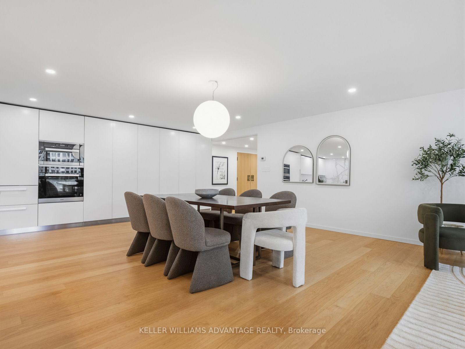1166 Bay Street 1002, Toronto Unit: 1002