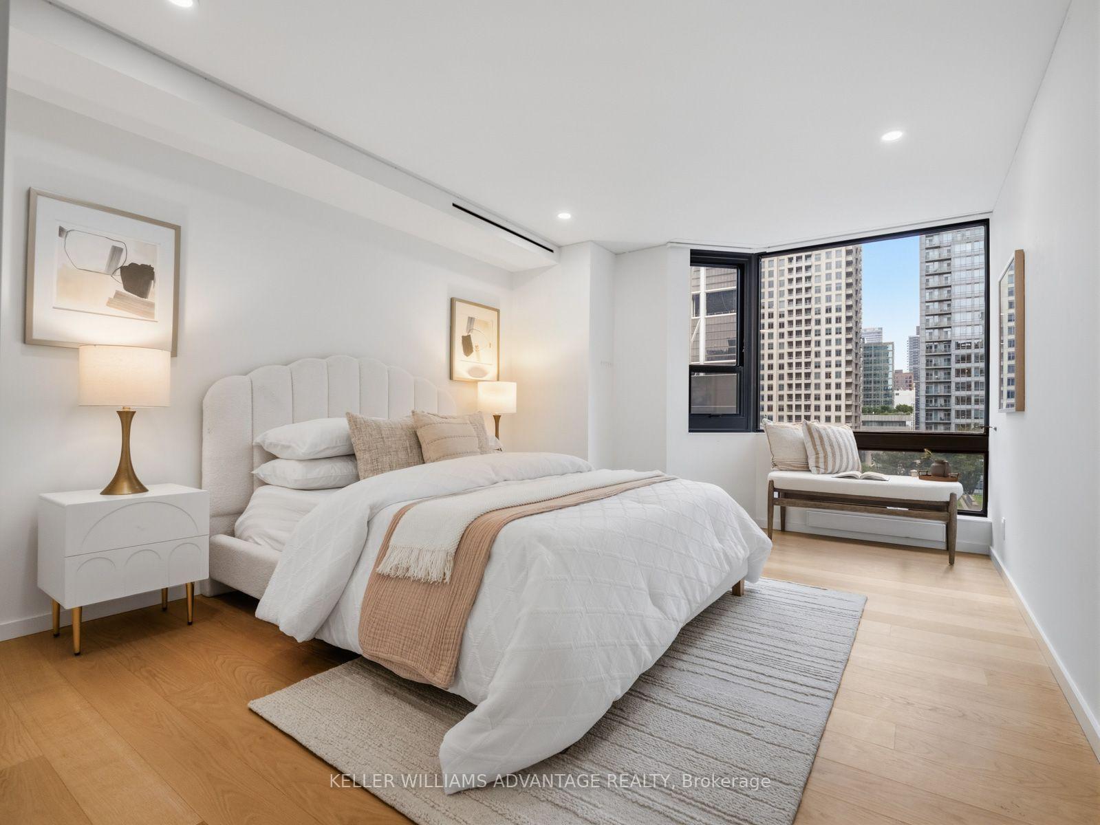 1166 Bay Street 1002, Toronto Unit: 1002