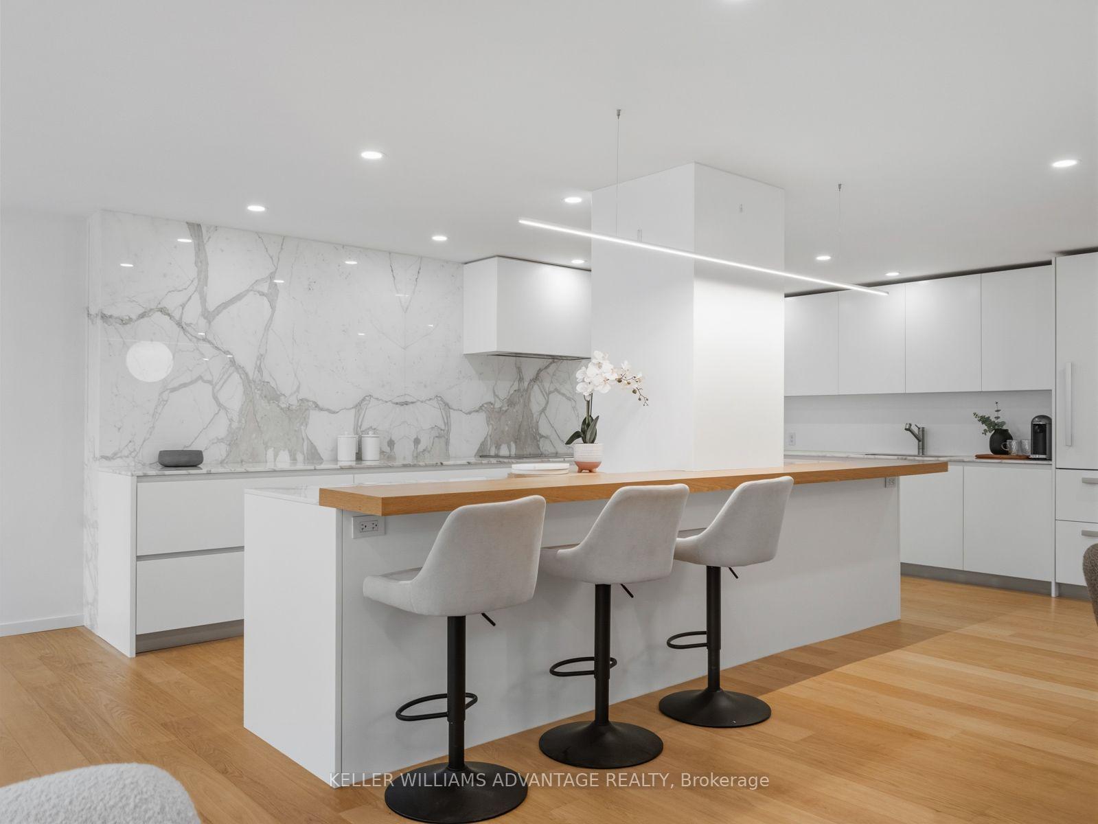 1166 Bay Street 1002, Toronto Unit: 1002