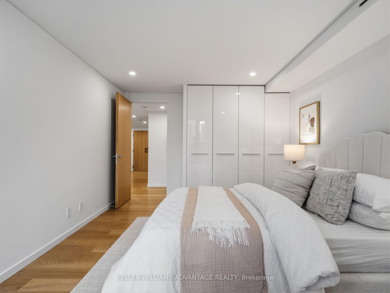 1166 Bay Street 1002, Toronto Unit: 1002