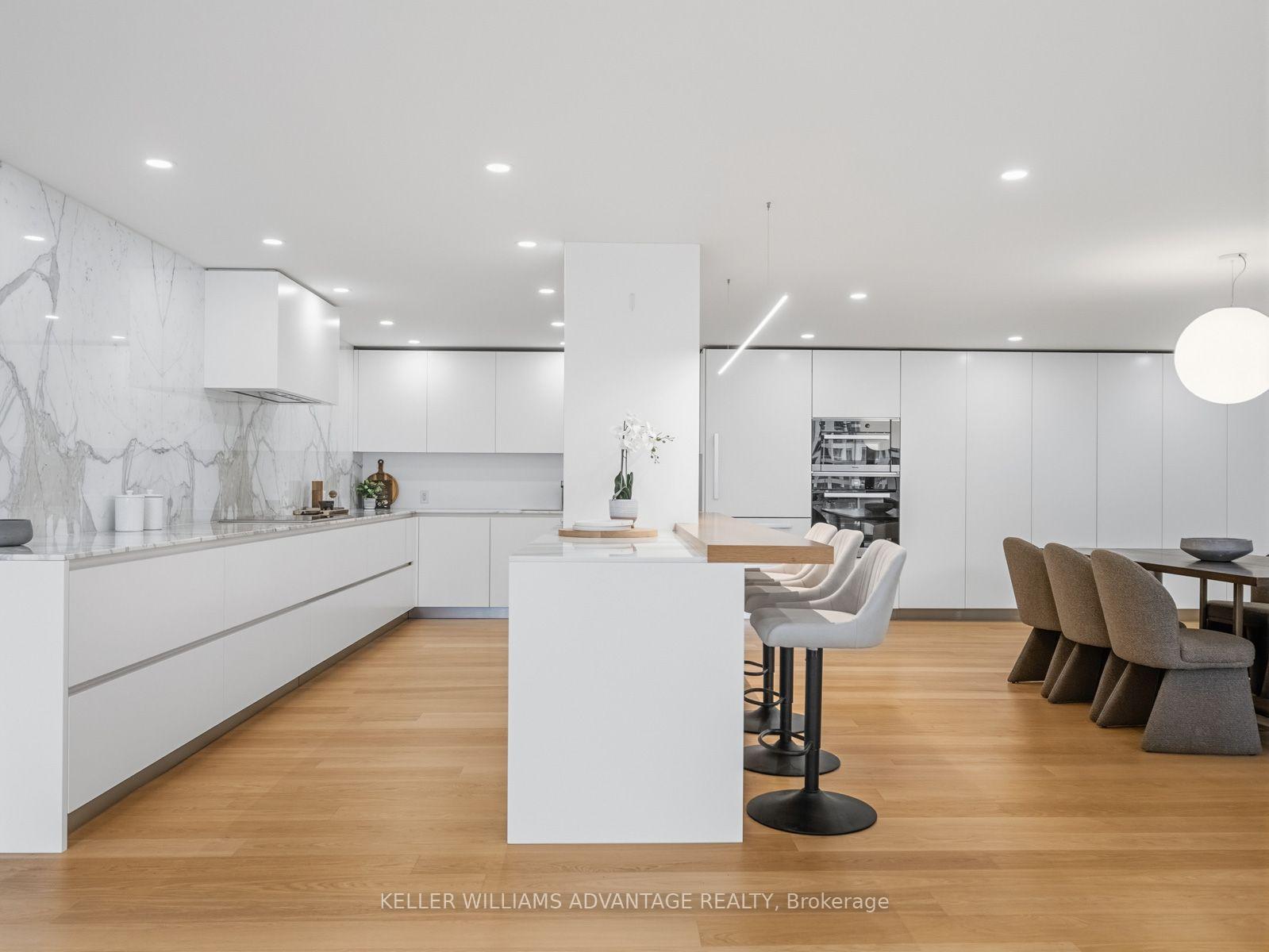 1166 Bay Street 1002, Toronto Unit: 1002