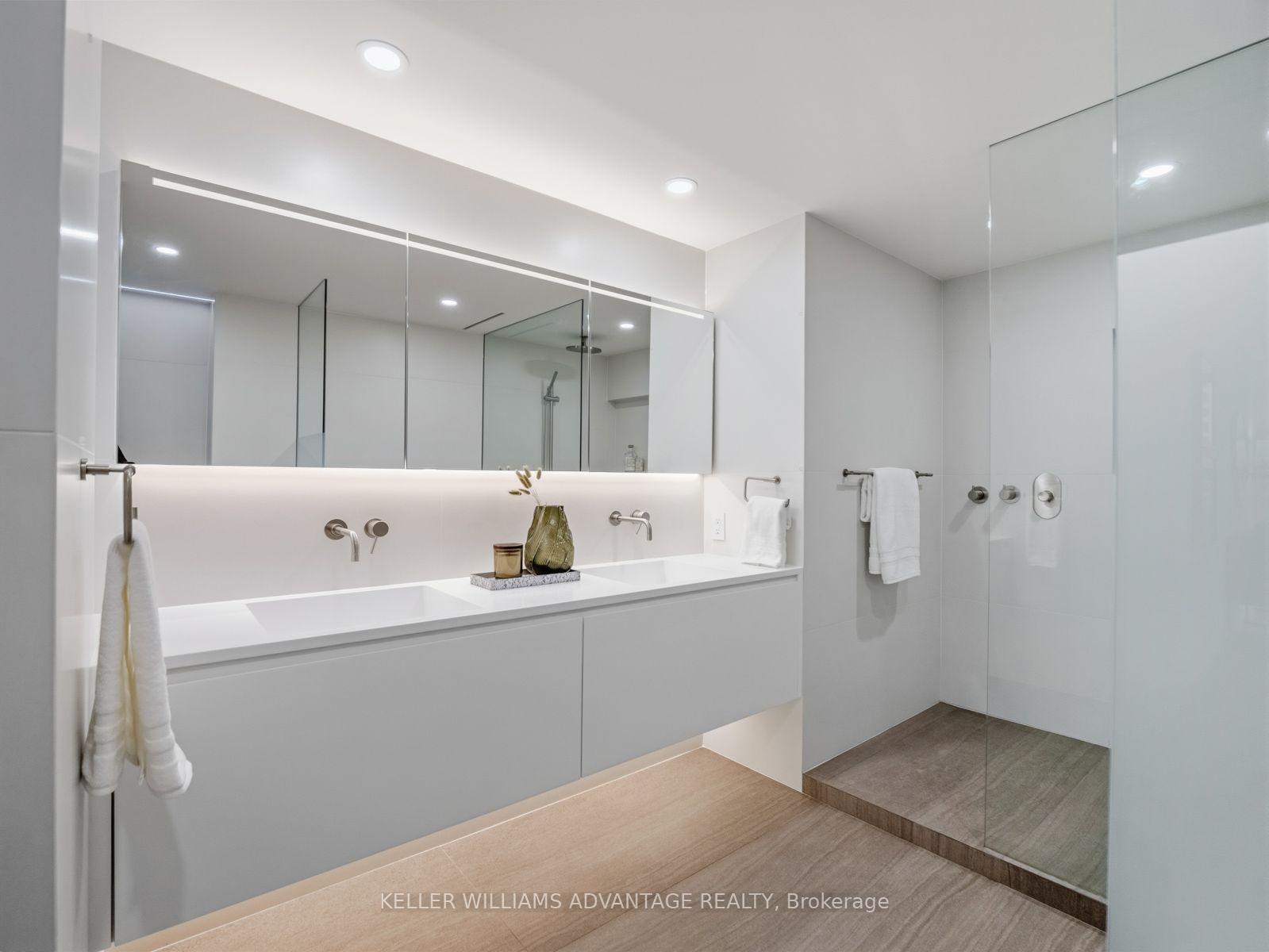 1166 Bay Street 1002, Toronto Unit: 1002