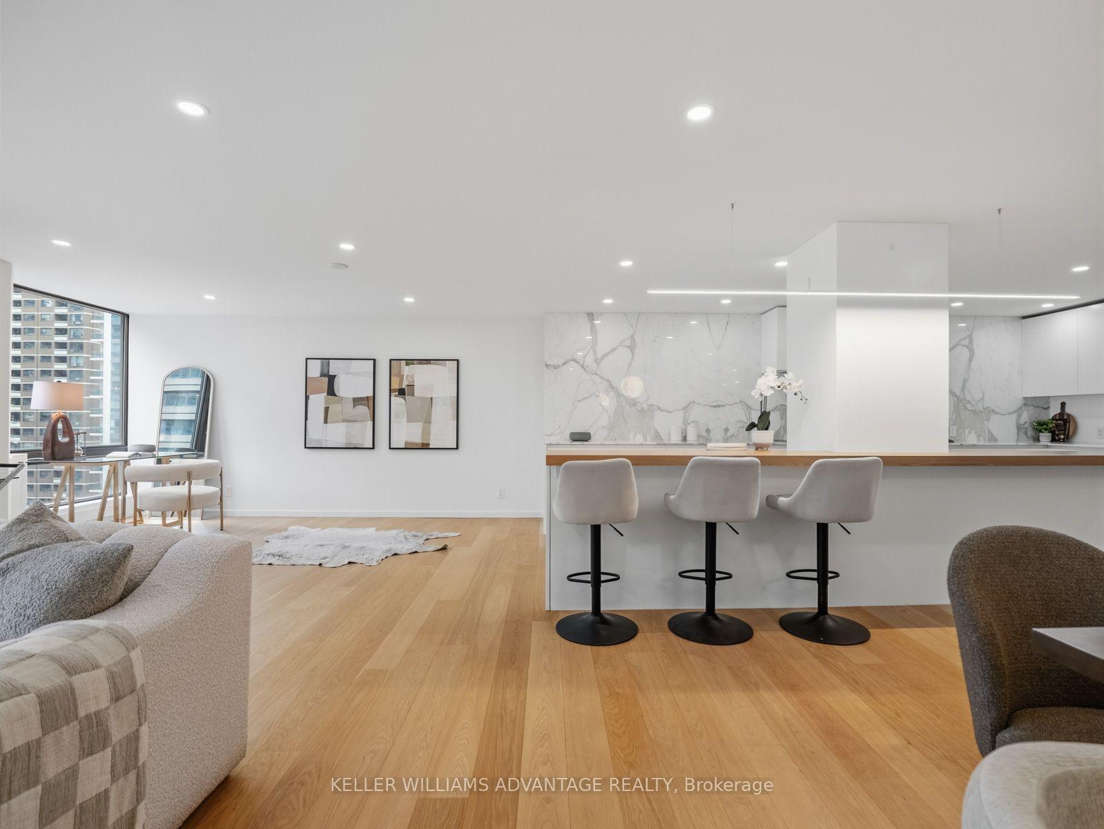 1166 Bay Street 1002, Toronto Unit: 1002