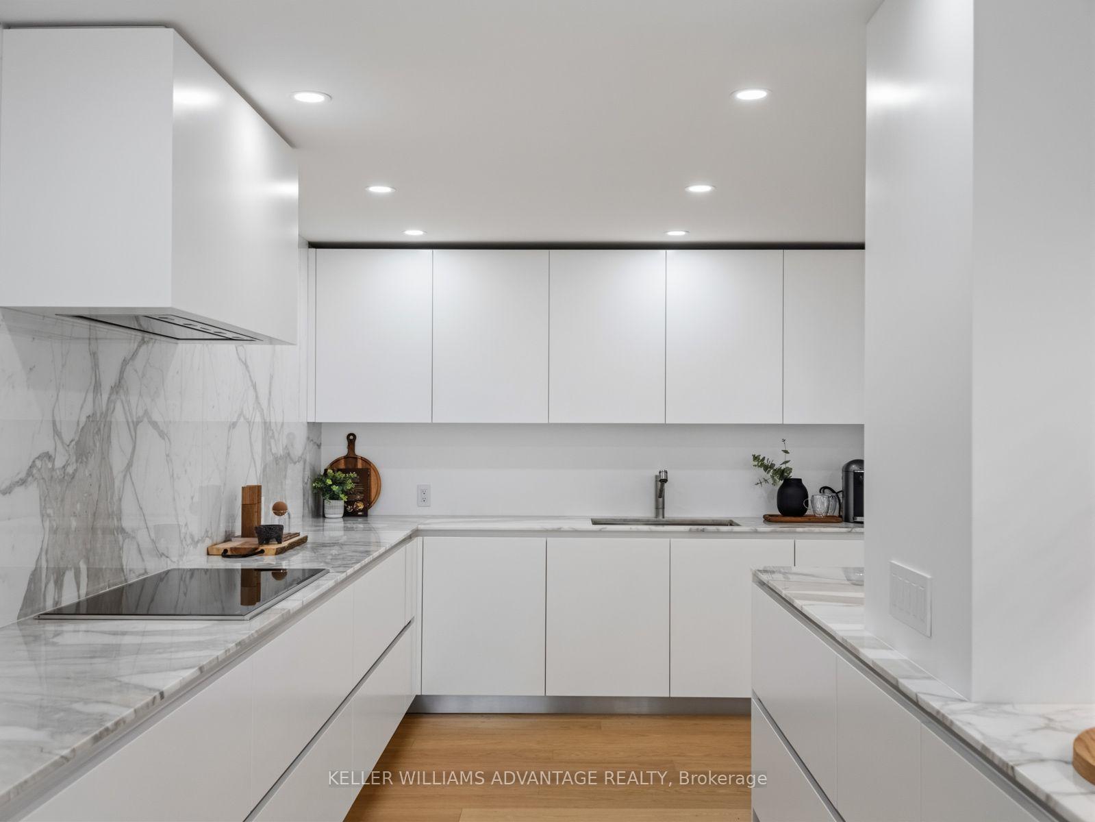 1166 Bay Street 1002, Toronto Unit: 1002