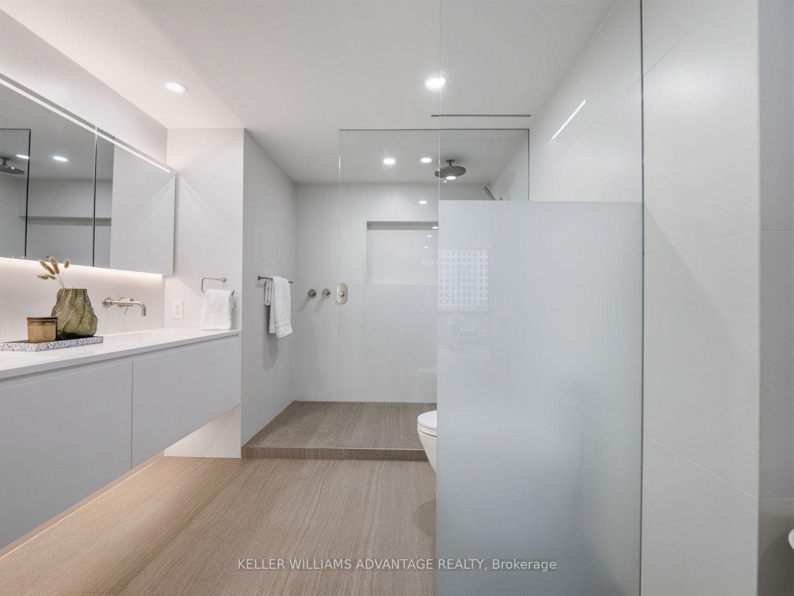 1166 Bay Street 1002, Toronto Unit: 1002