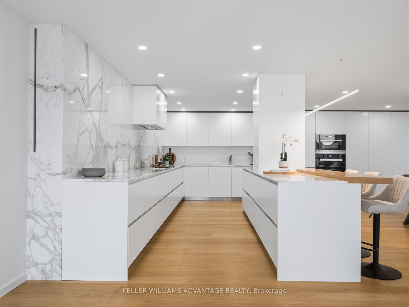 1166 Bay Street 1002, Toronto Unit: 1002