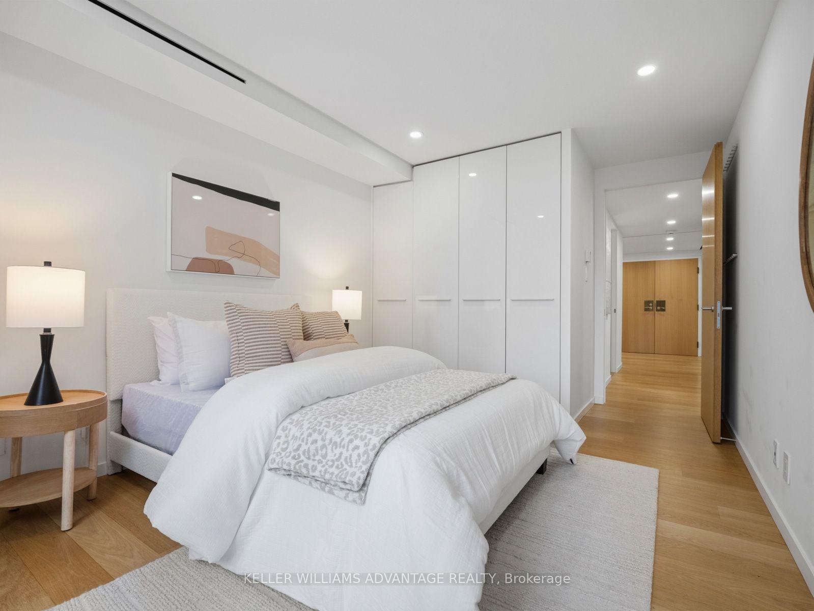 1166 Bay Street 1002, Toronto Unit: 1002