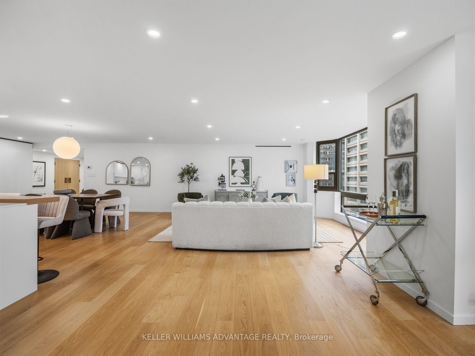 1166 Bay Street 1002, Toronto Unit: 1002