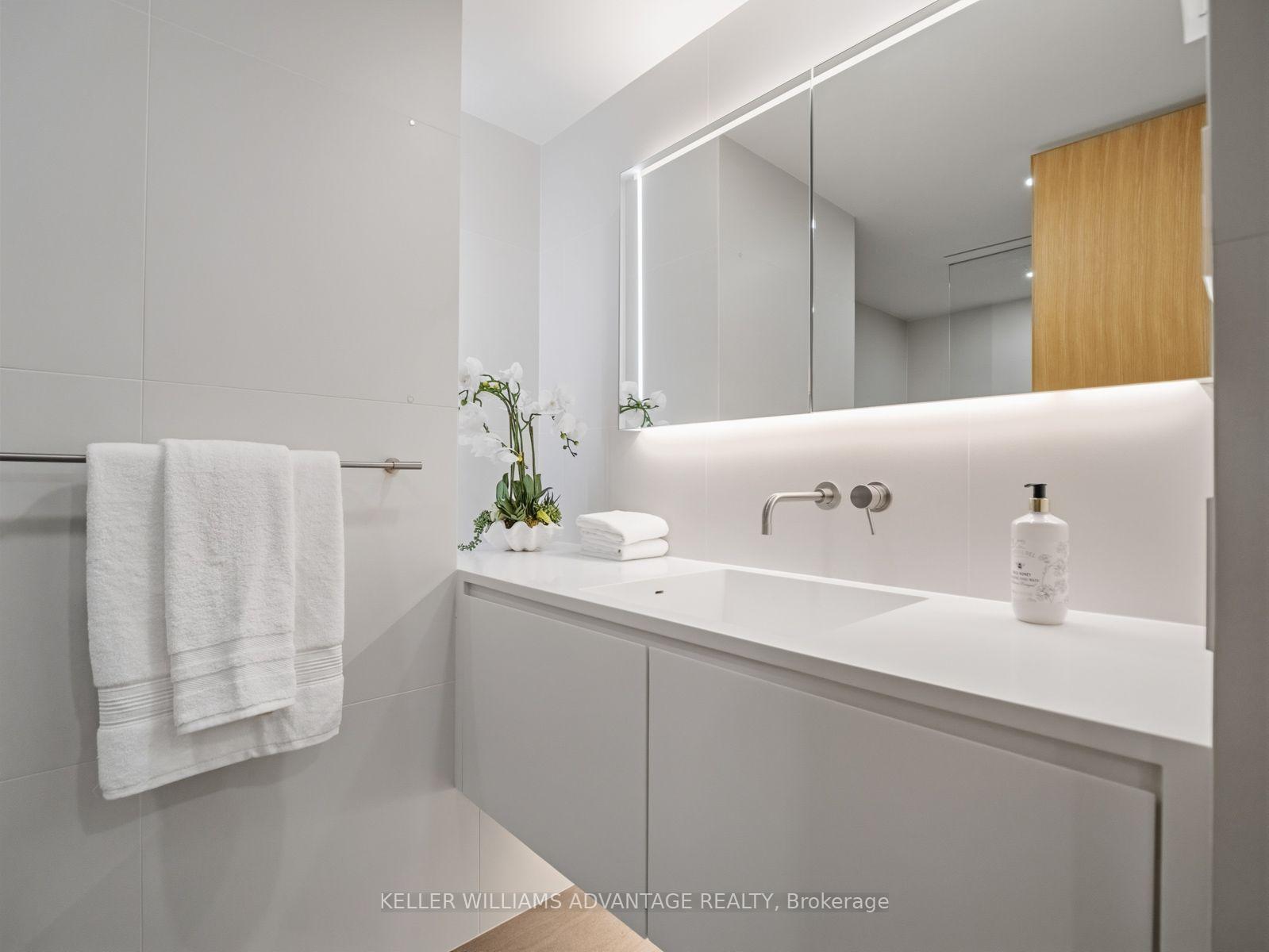 1166 Bay Street 1002, Toronto Unit: 1002
