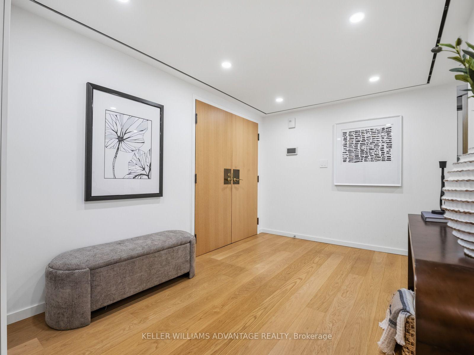 1166 Bay Street 1002, Toronto Unit: 1002