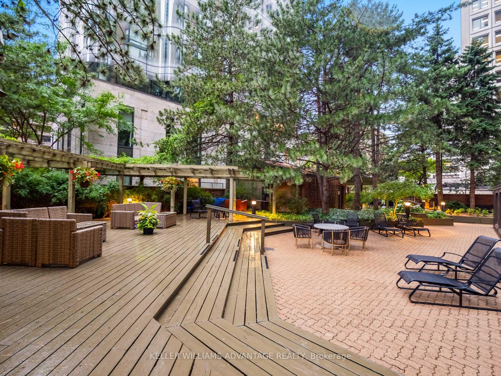 1166 Bay Street 1002, Toronto Unit: 1002
