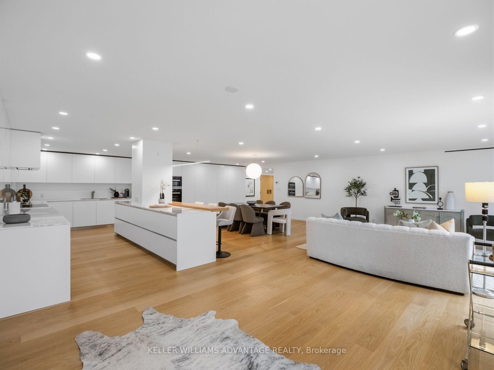 1166 Bay Street 1002, Toronto Unit: 1002