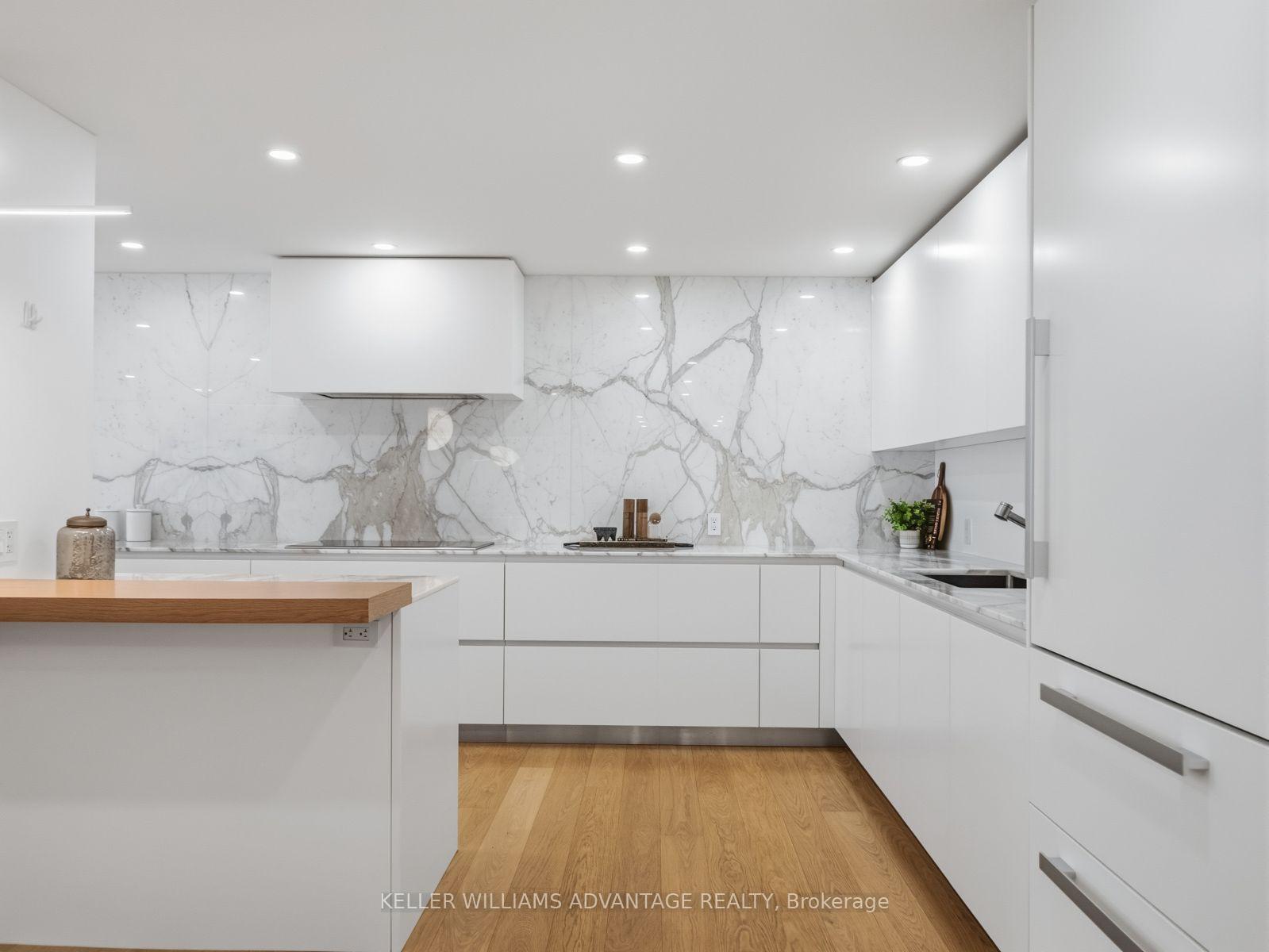 1166 Bay Street 1002, Toronto Unit: 1002