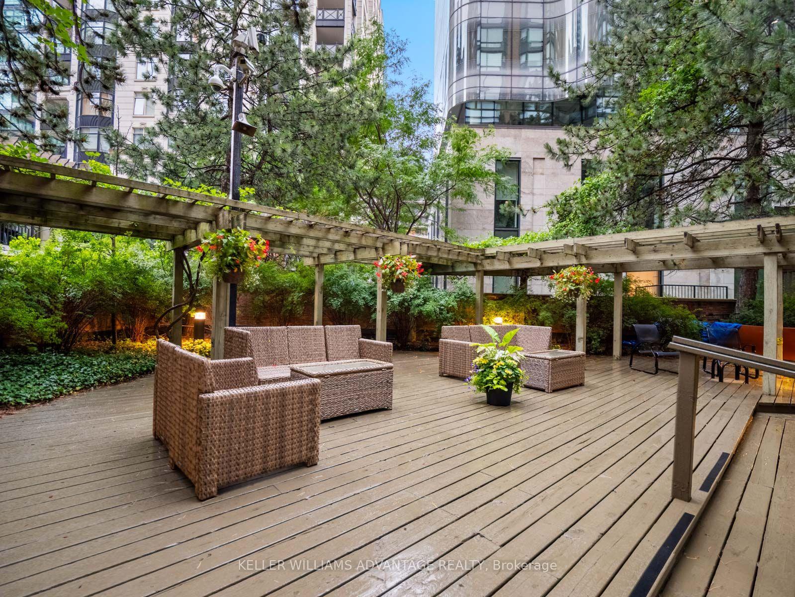 1166 Bay Street 1002, Toronto Unit: 1002