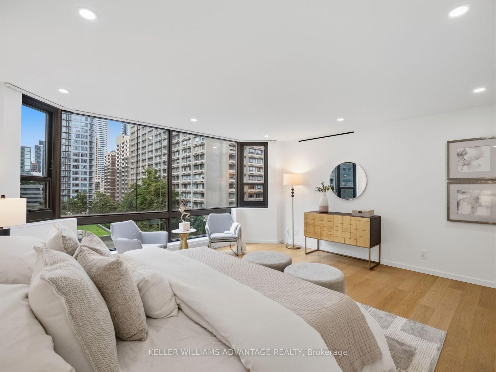 1166 Bay Street 1002, Toronto Unit: 1002