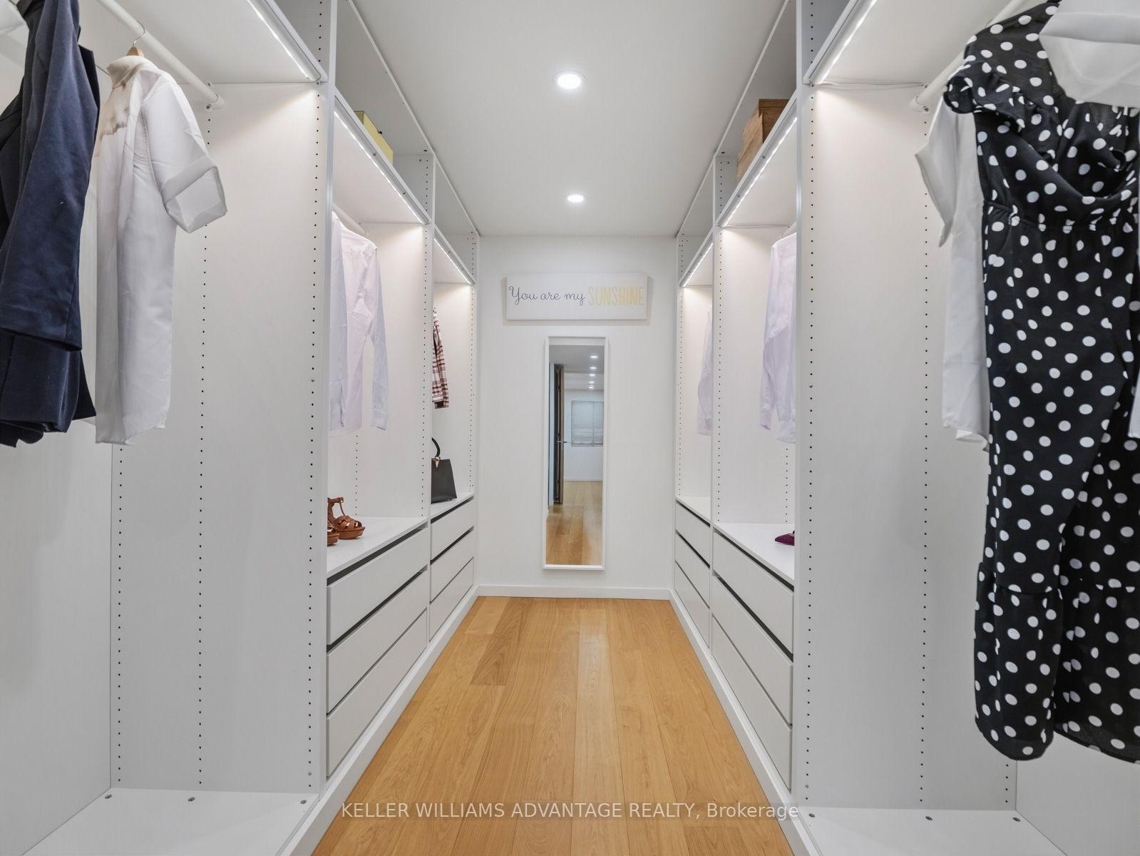 1166 Bay Street 1002, Toronto Unit: 1002