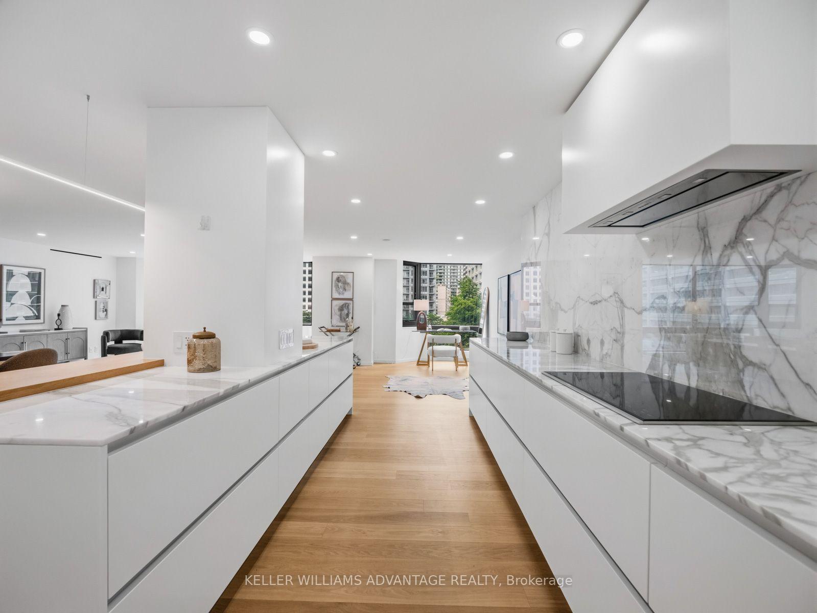 1166 Bay Street 1002, Toronto Unit: 1002
