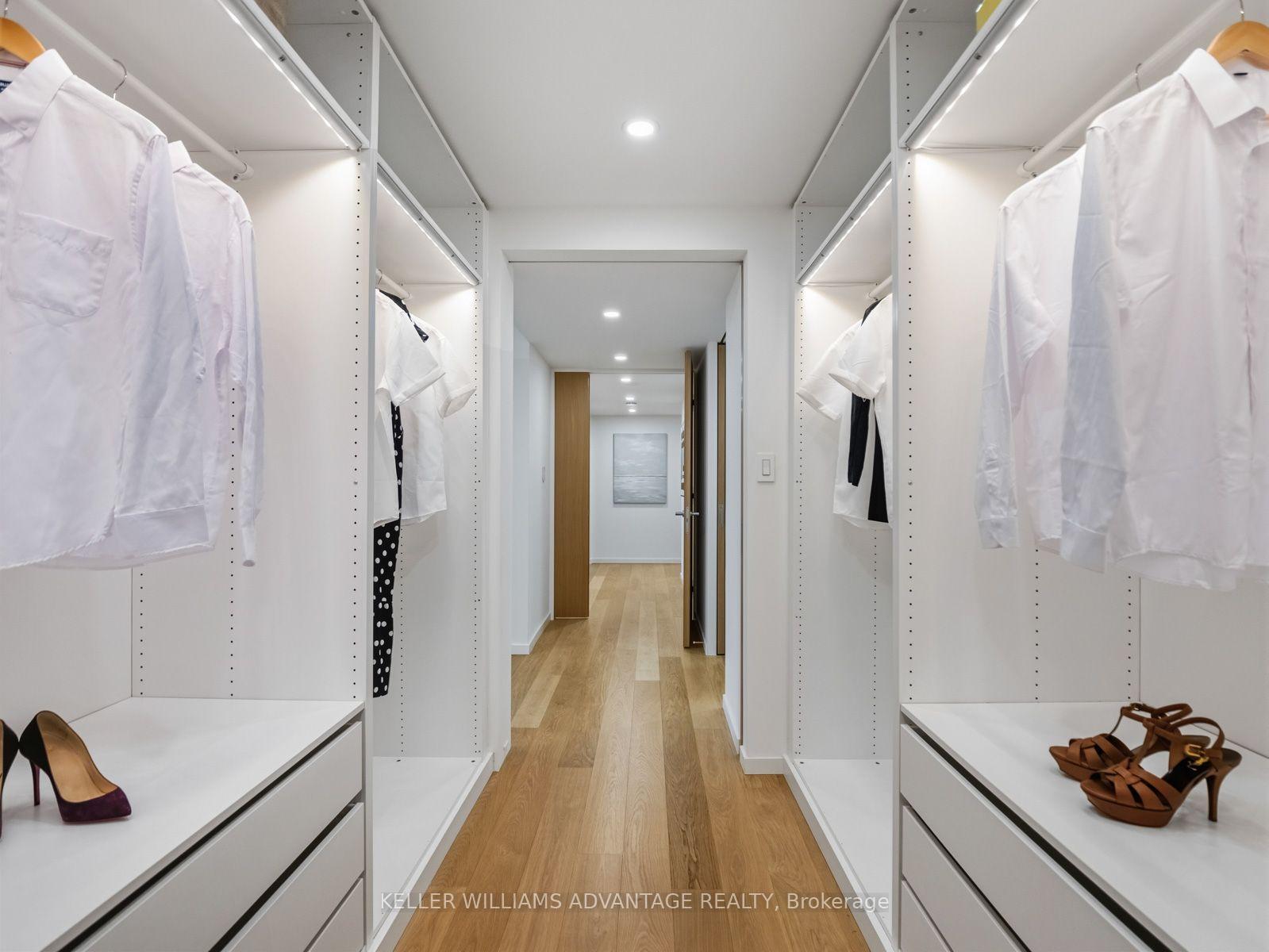 1166 Bay Street 1002, Toronto Unit: 1002