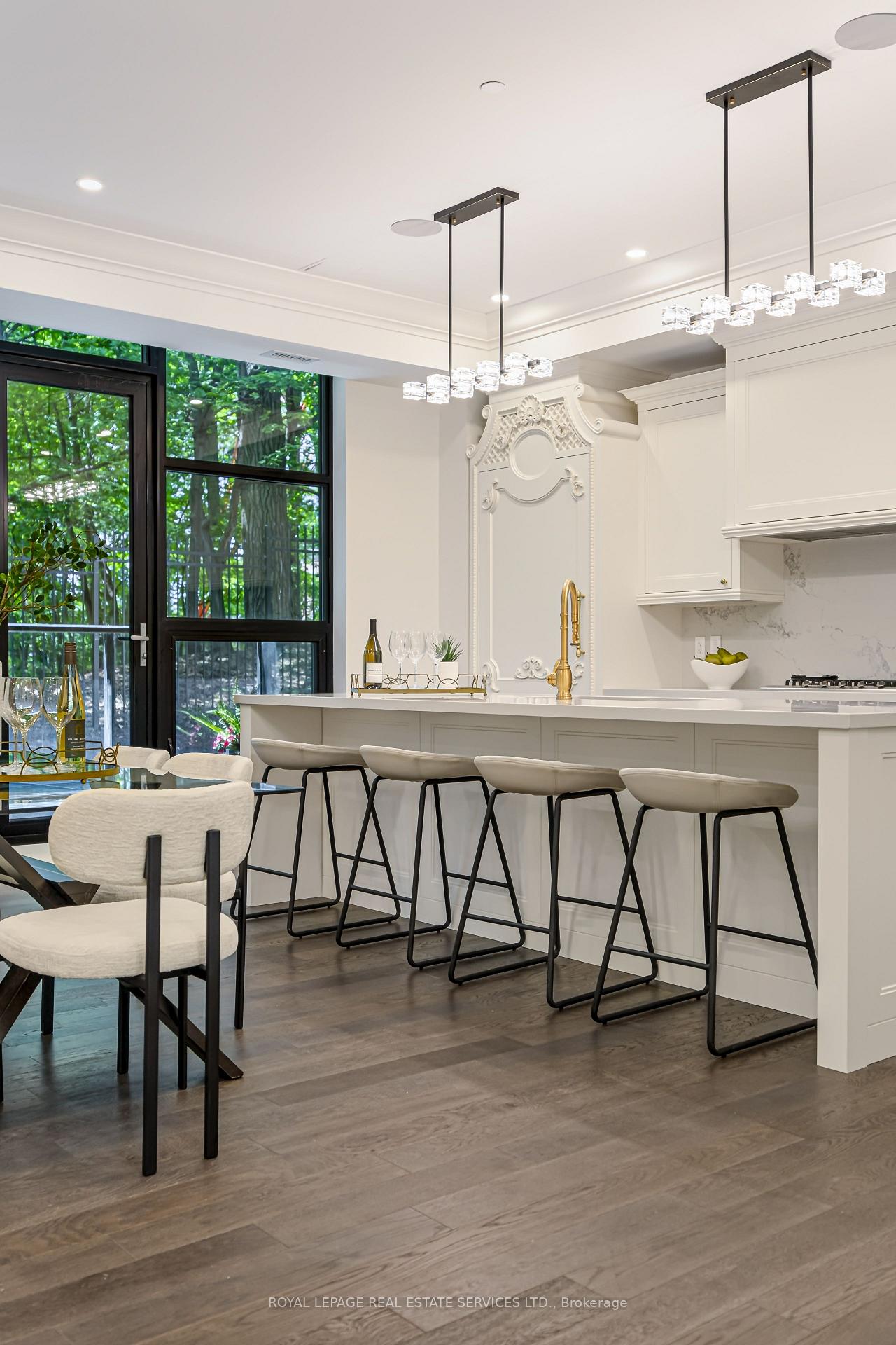 200 Russell Hill Road 203, Toronto Unit: 203