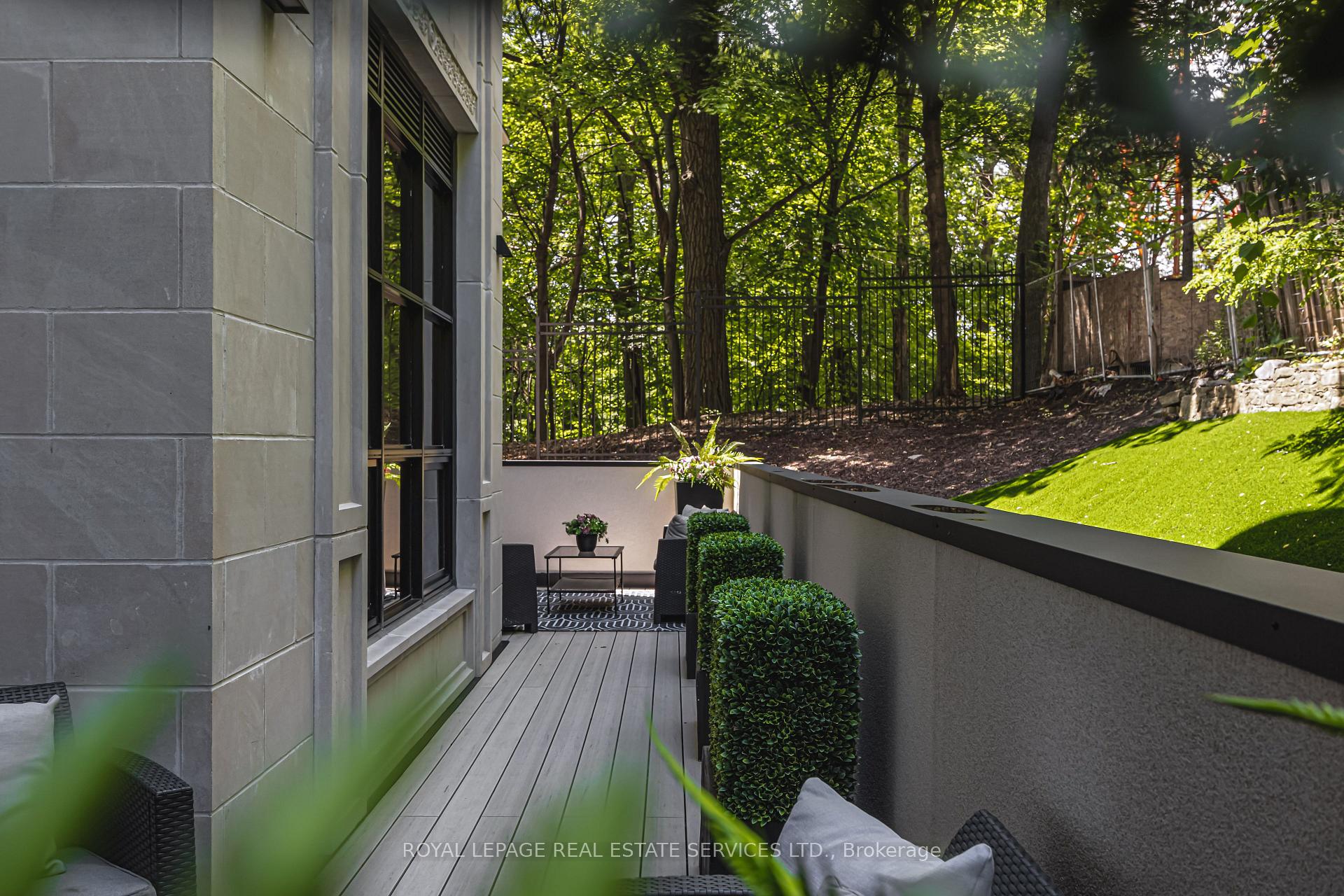 200 Russell Hill Road 203, Toronto Unit: 203
