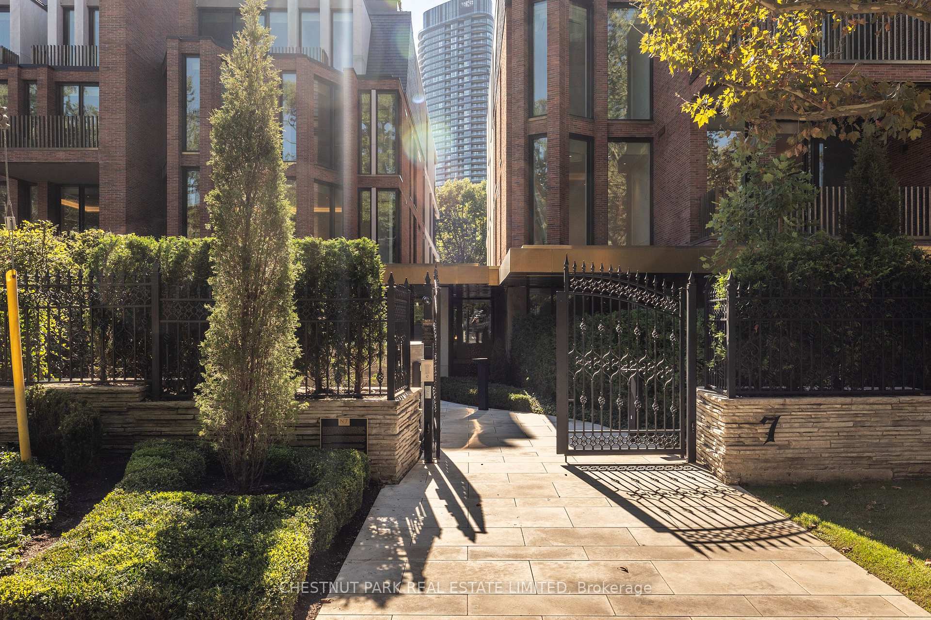 7 Dale Avenue 205, Toronto Unit: 205