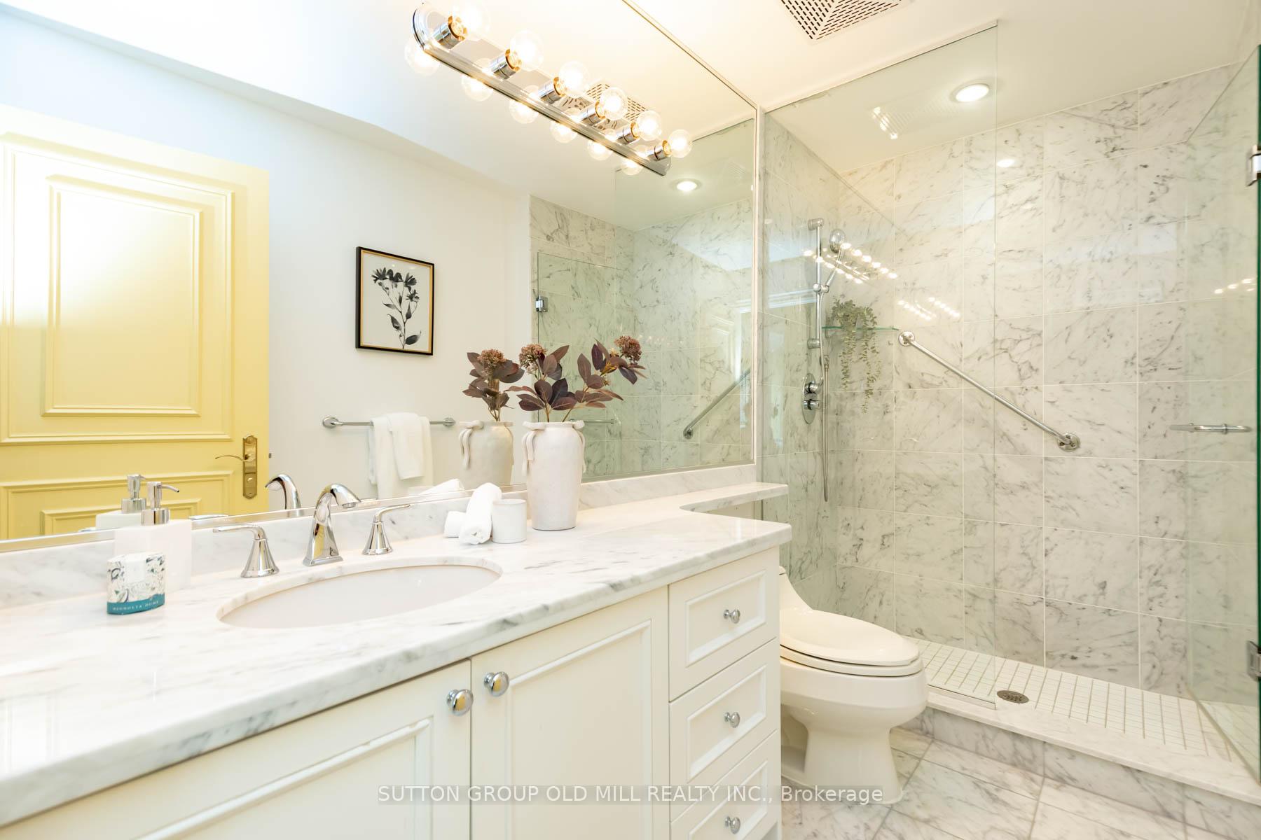 38 Avenue Road 700, Toronto Unit: 700