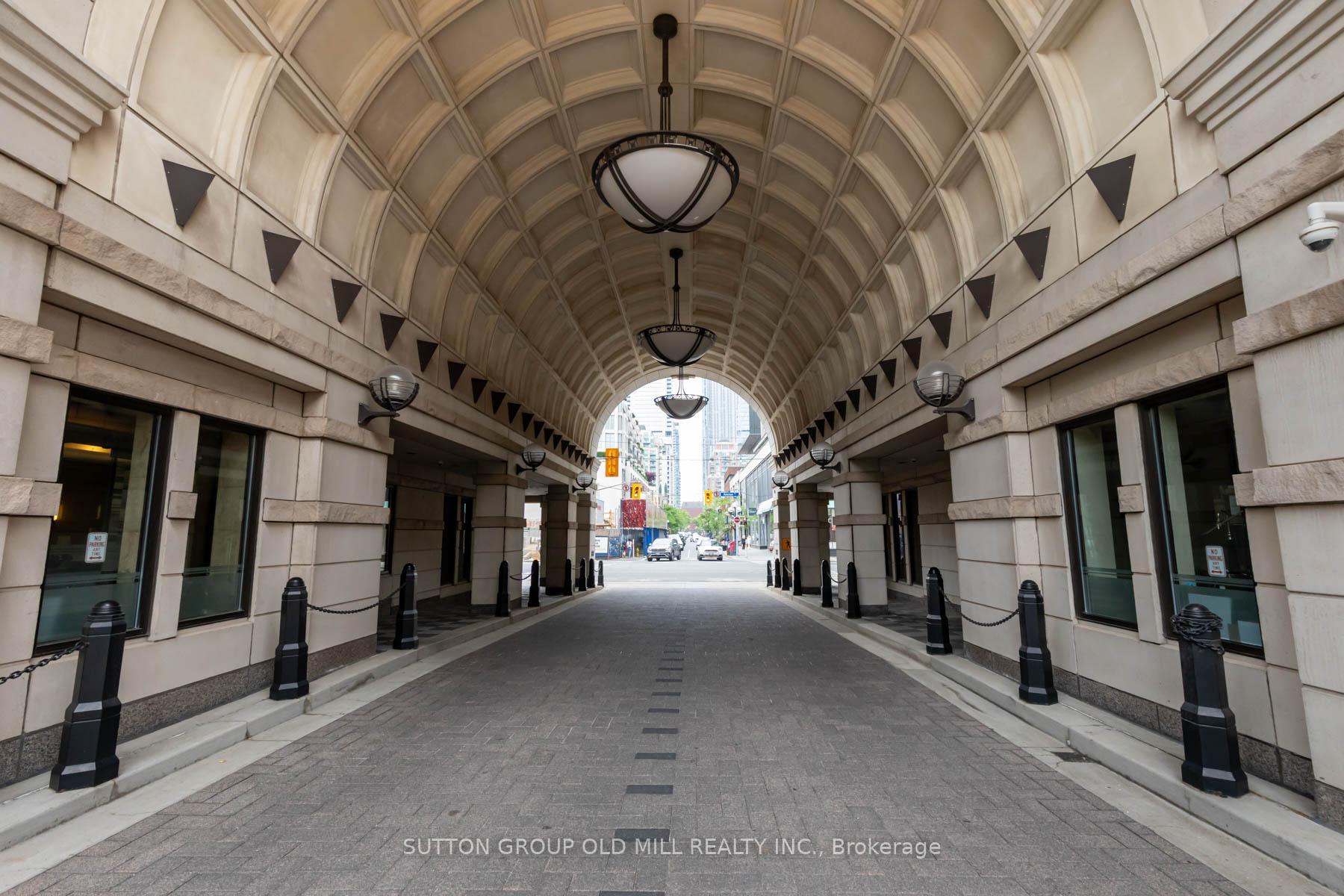 38 Avenue Road 700, Toronto Unit: 700