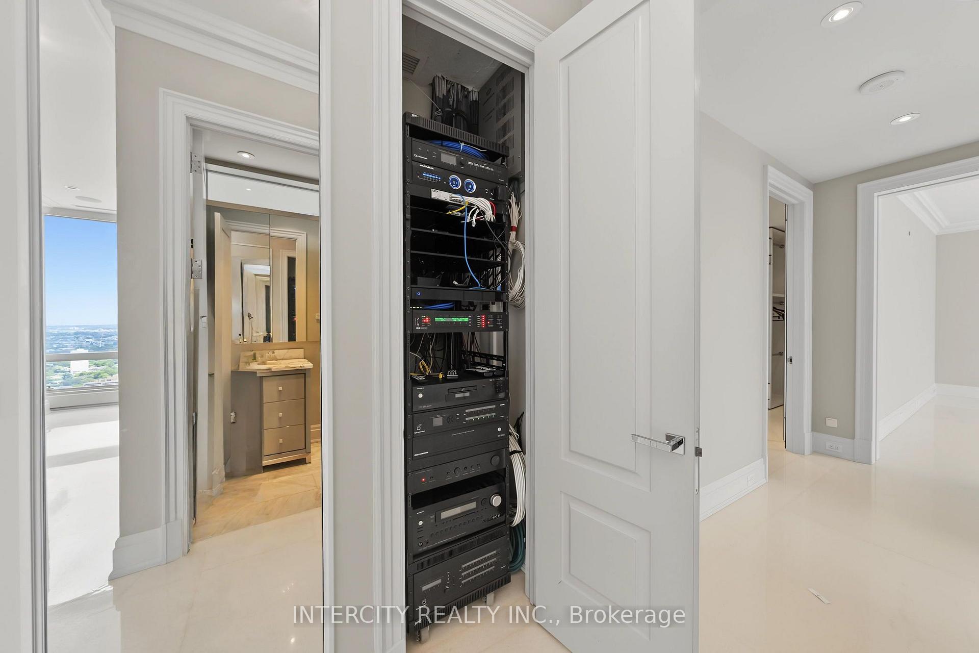 50 Yorkville Avenue 4001, Toronto Unit: 4001