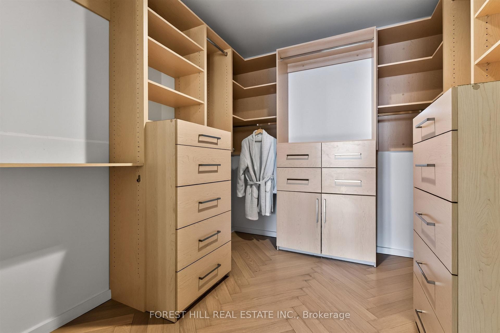 180 University Avenue 2305, Toronto Unit: 2305