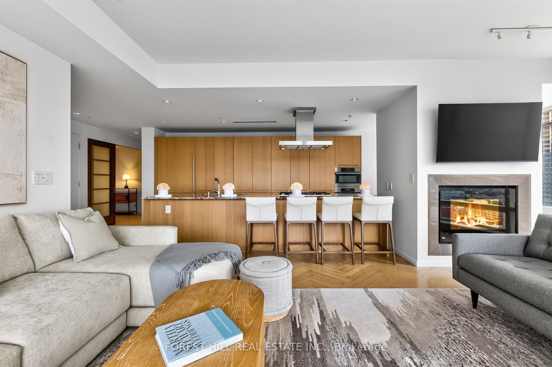 180 University Avenue 2305, Toronto Unit: 2305