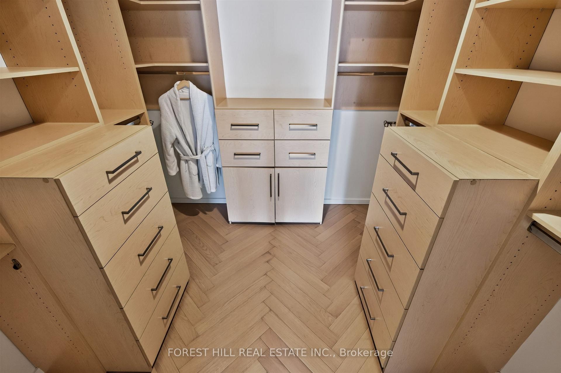 180 University Avenue 2305, Toronto Unit: 2305