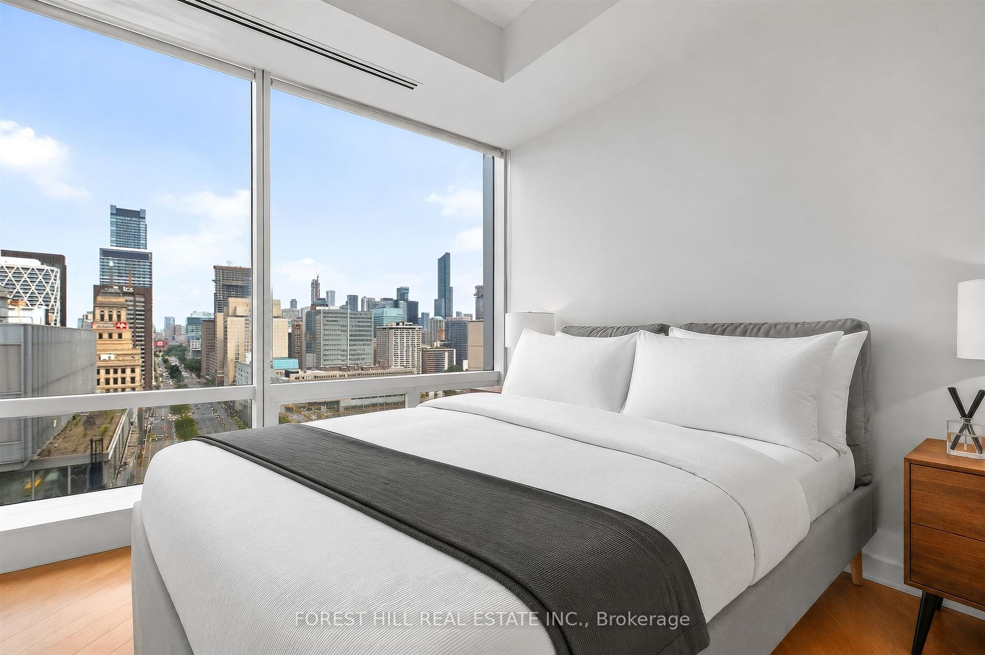 180 University Avenue 2305, Toronto Unit: 2305