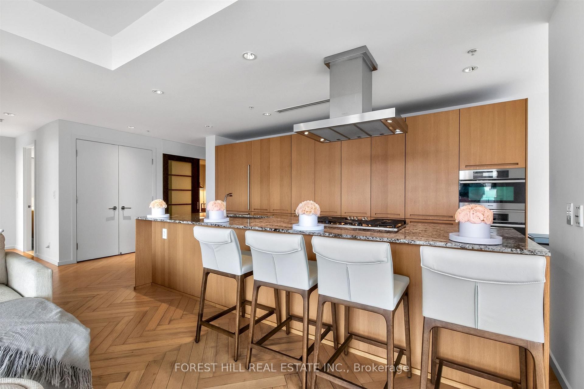 180 University Avenue 2305, Toronto Unit: 2305