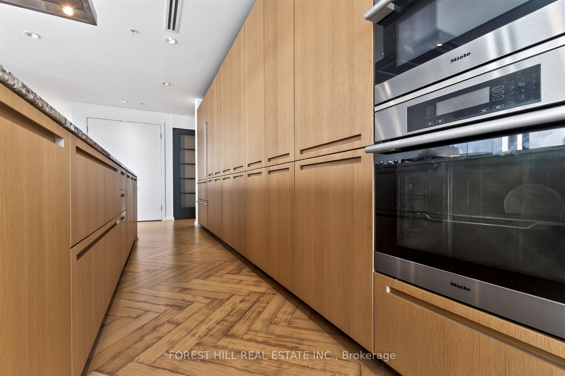 180 University Avenue 2305, Toronto Unit: 2305