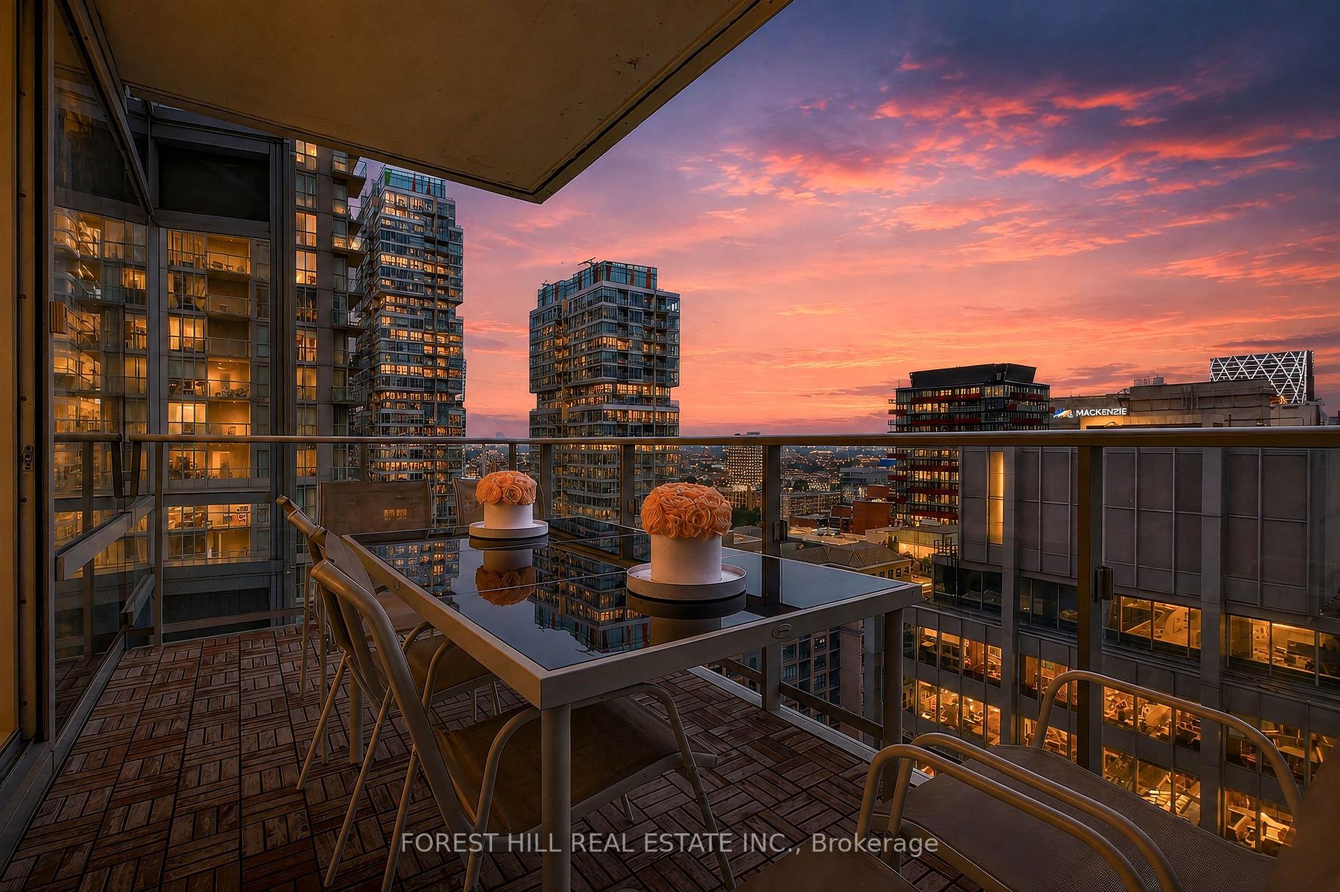 180 University Avenue 2305, Toronto Unit: 2305