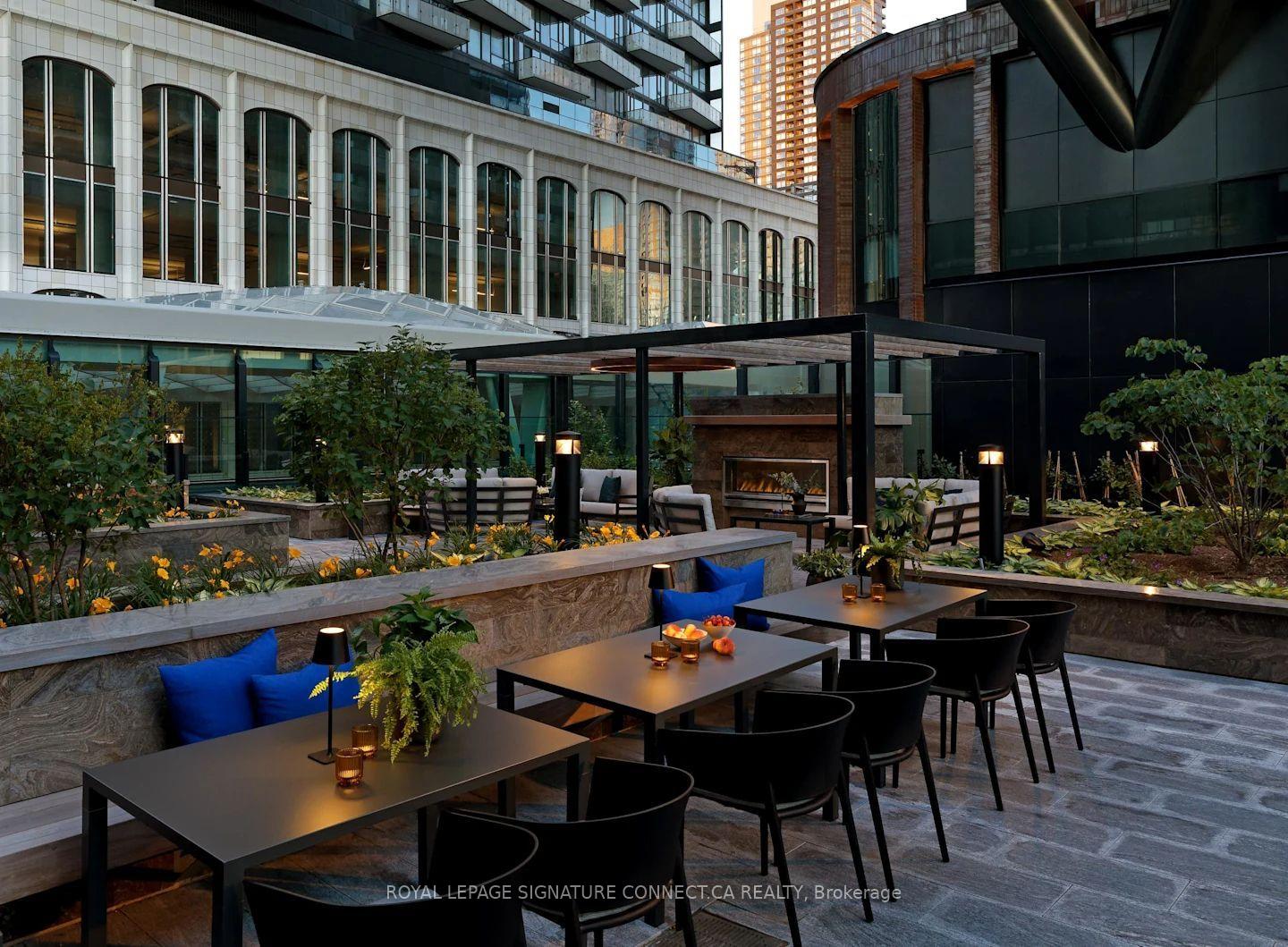 455 Wellington Street W 402, Toronto Unit: 402