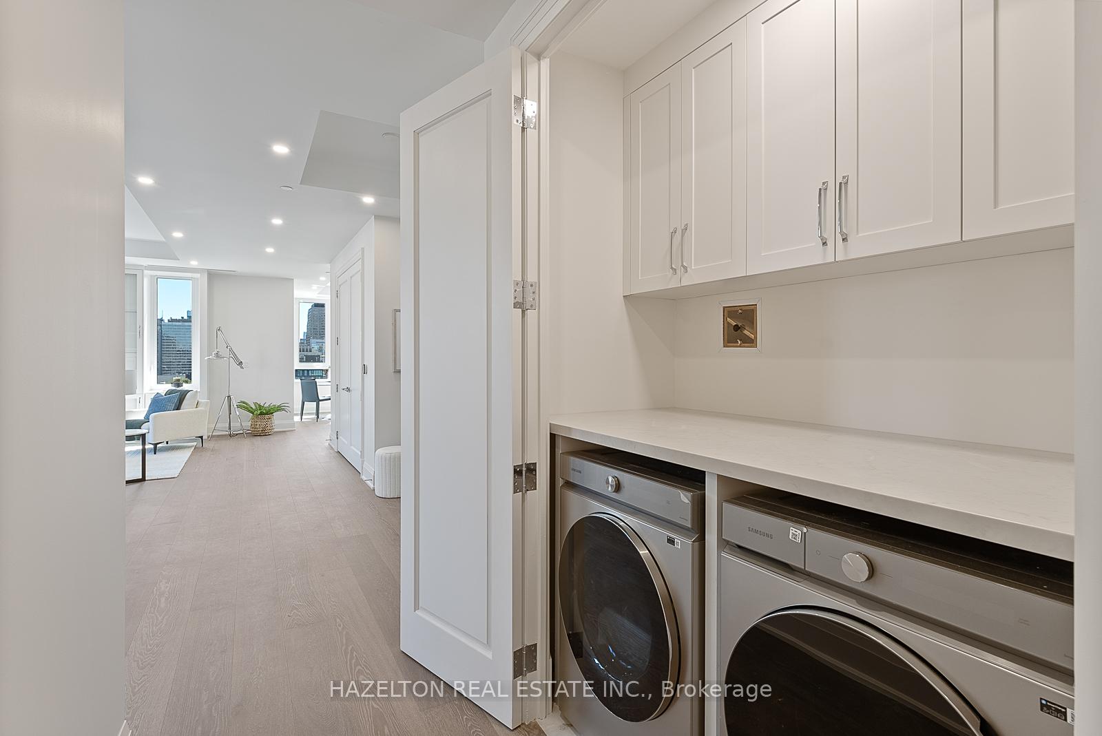 128 Hazelton Avenue 802, Toronto Unit: 802