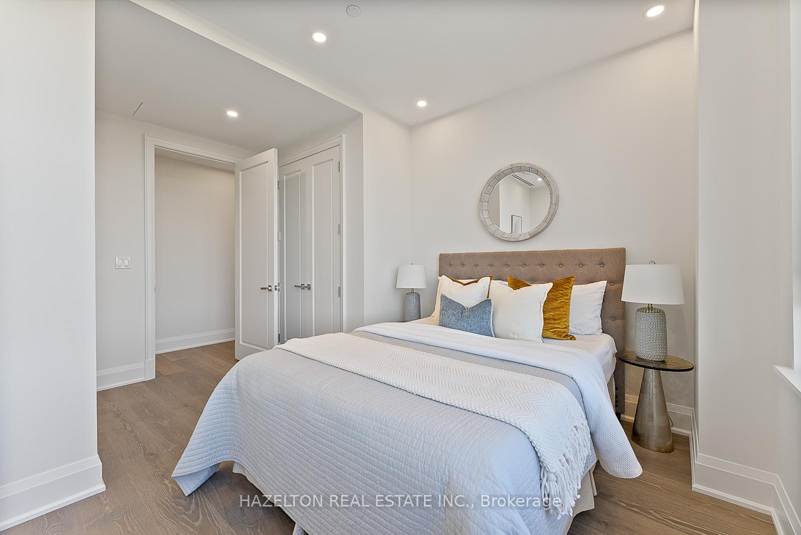 128 Hazelton Avenue 802, Toronto Unit: 802