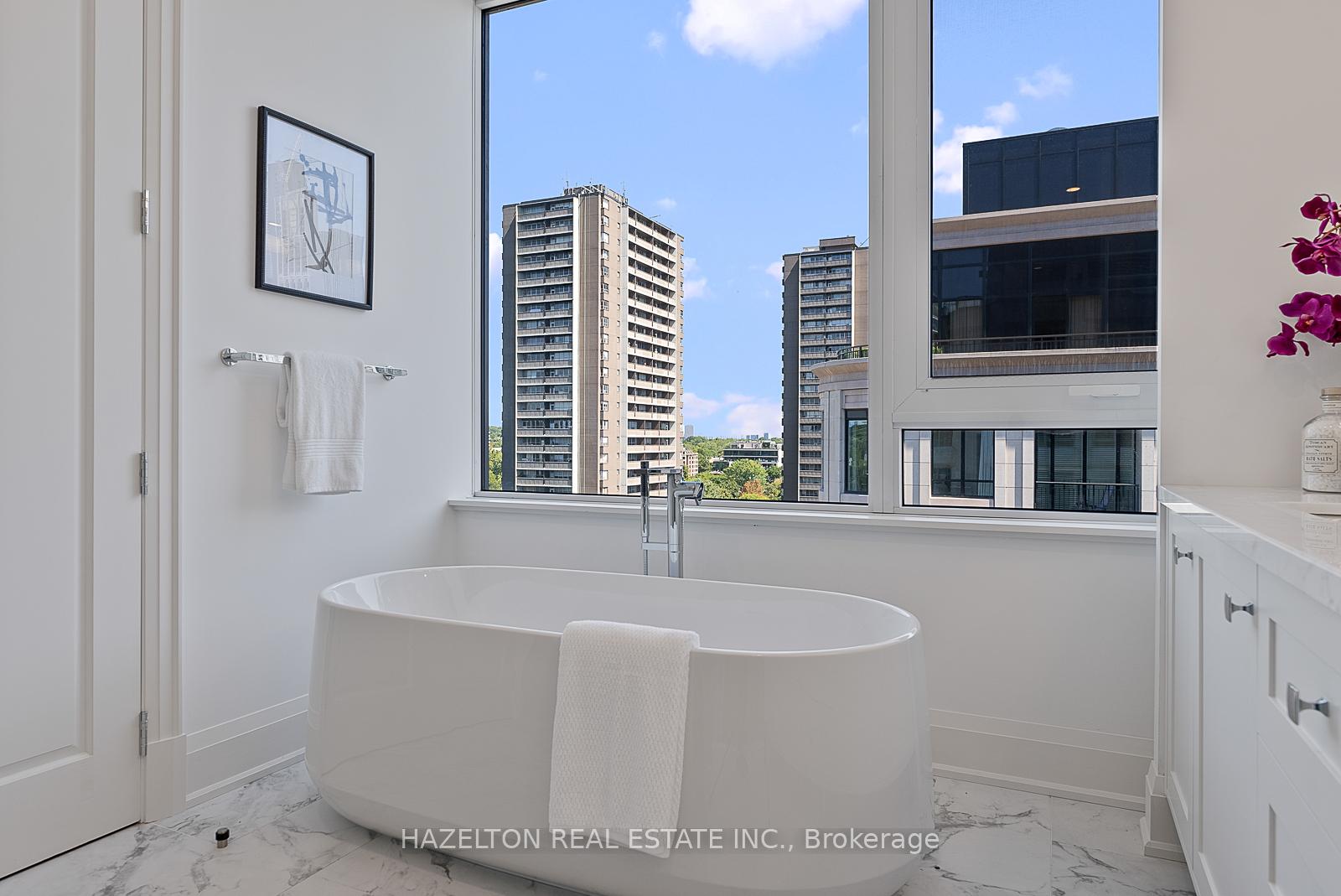 128 Hazelton Avenue 802, Toronto Unit: 802