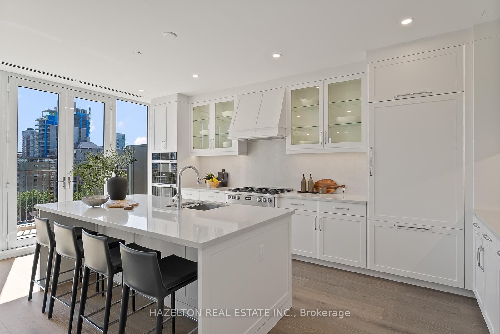 128 Hazelton Avenue 802, Toronto Unit: 802