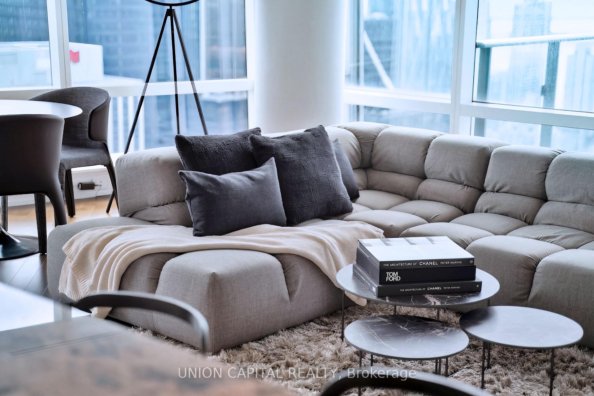 180 University Avenue 5508, Toronto Unit: 5508