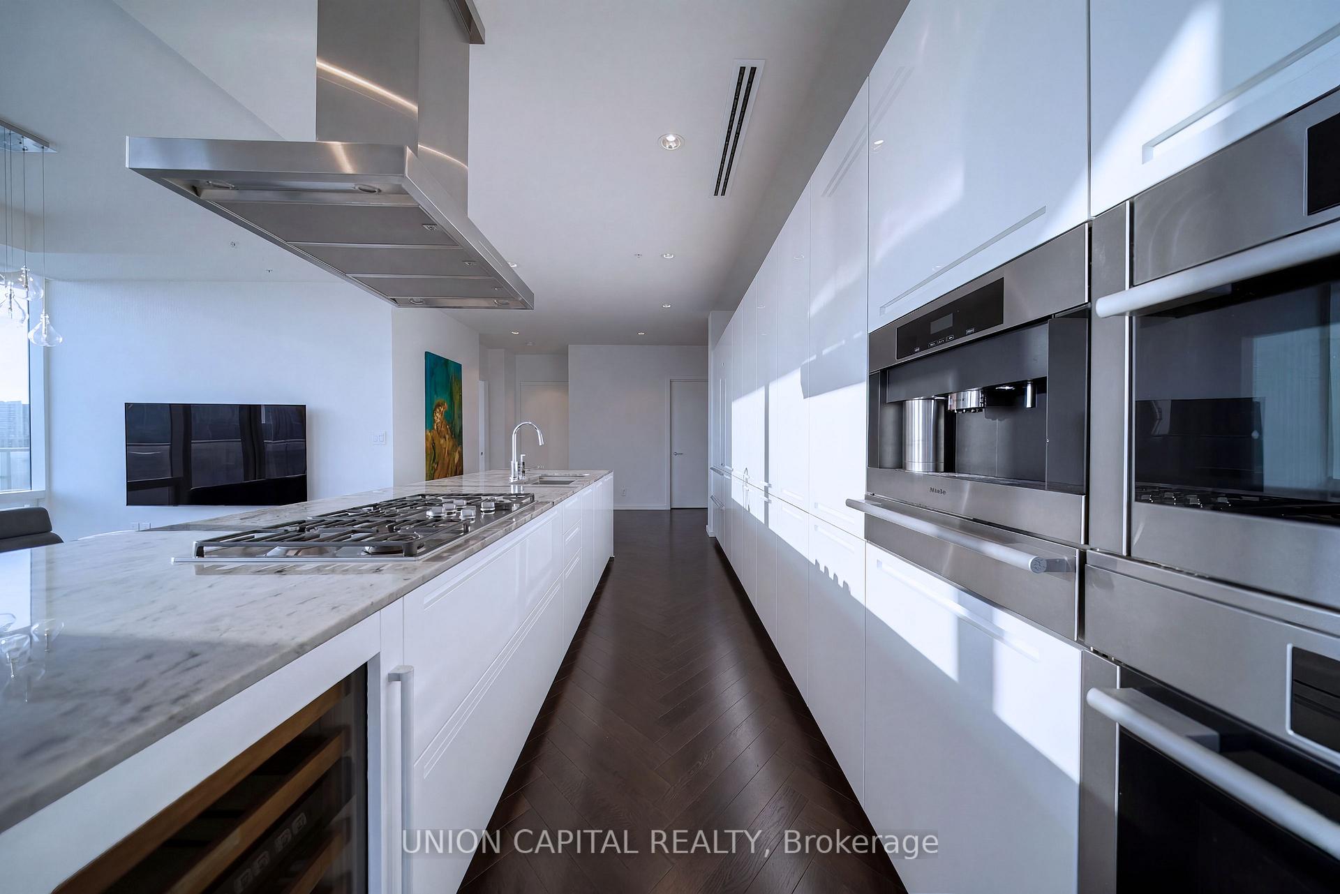 180 University Avenue 5508, Toronto Unit: 5508
