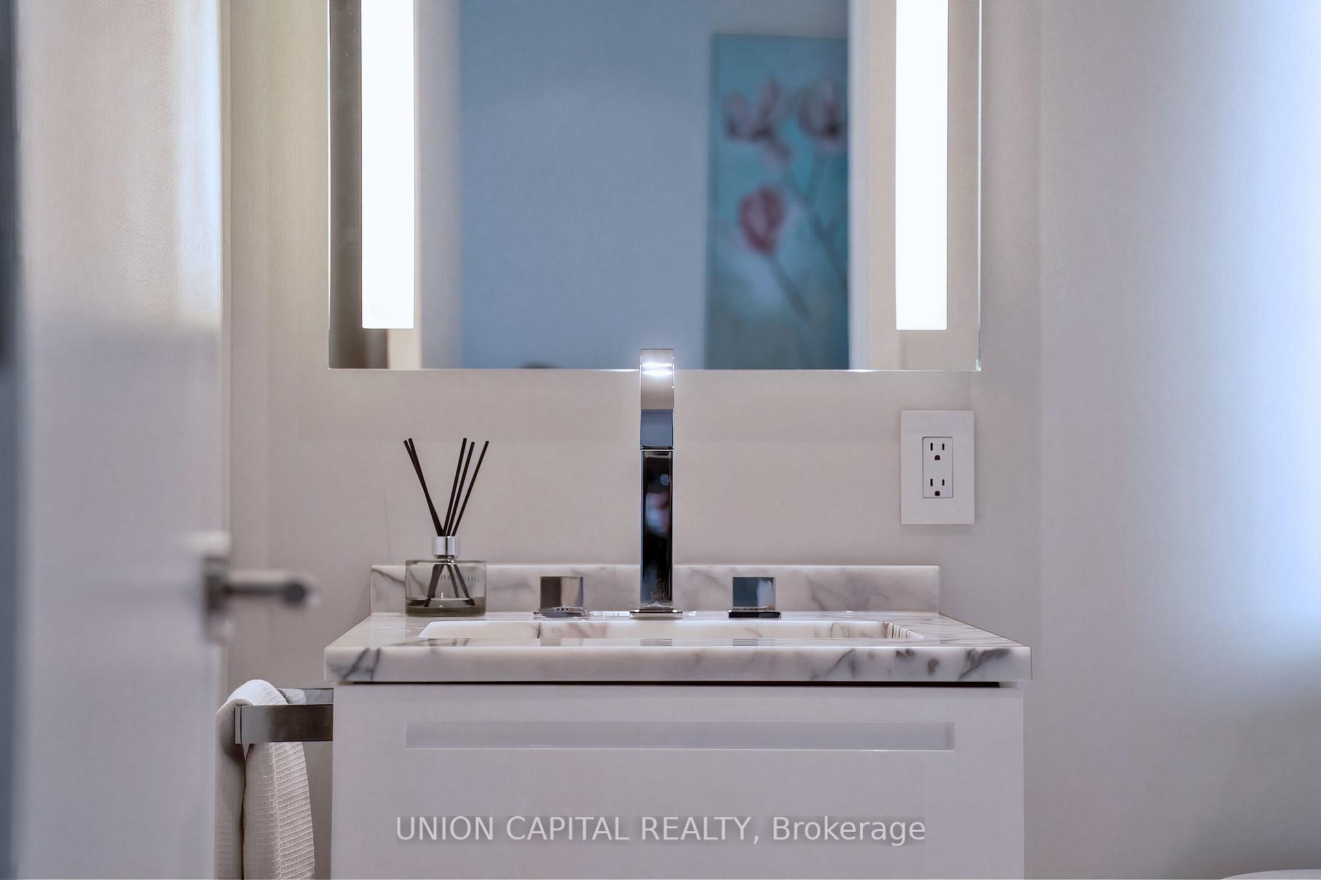 180 University Avenue 5508, Toronto Unit: 5508
