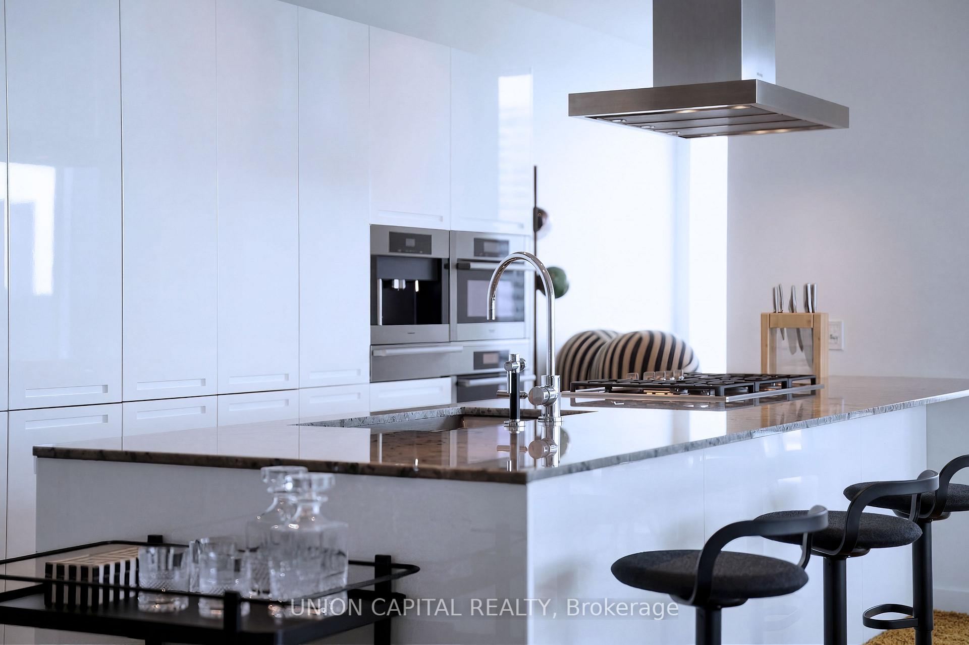 180 University Avenue 5508, Toronto Unit: 5508